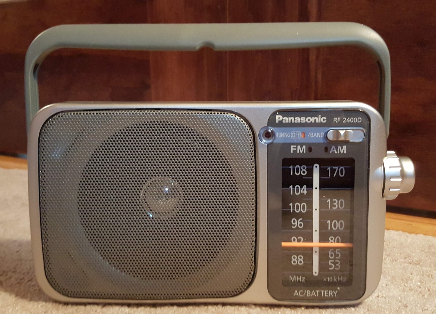 Panasonic Portable Am FM Radio Battery Operated Analog AC Power Silver  RF-2400D 